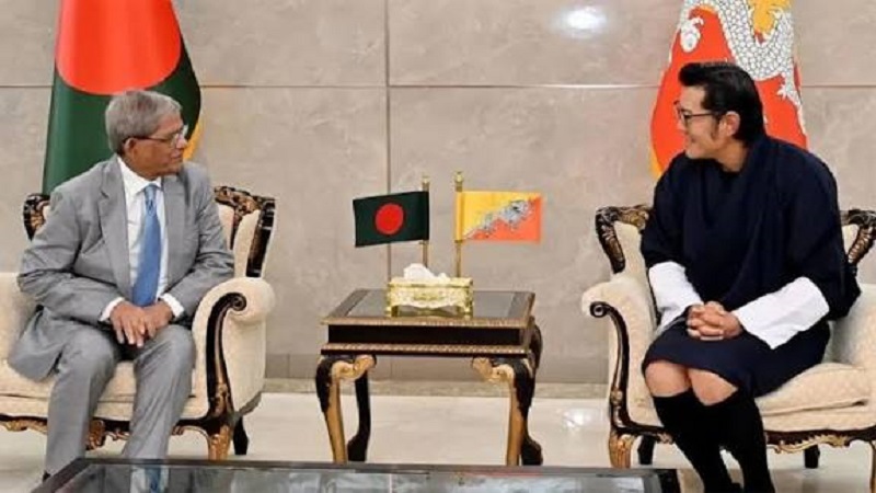ঢাকায় যাত্রাবিরতিতে ভুটানের রাজা, রাষ্ট্রপতির সঙ্গে সৌজন্য সাক্ষাৎ